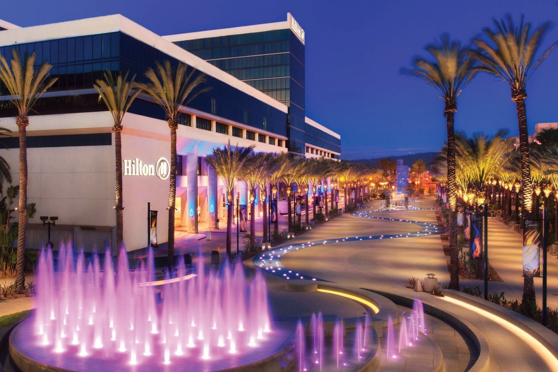 Hilton Anaheim, Grand Plaza Resized